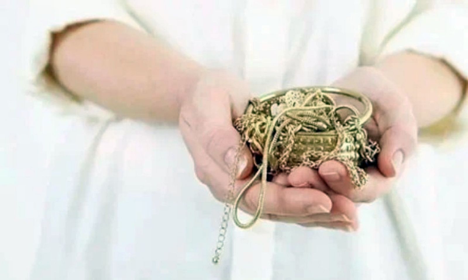 Chia tay mới phát hiện bạn trai tráo toàn bộ vàng thành đồ giả