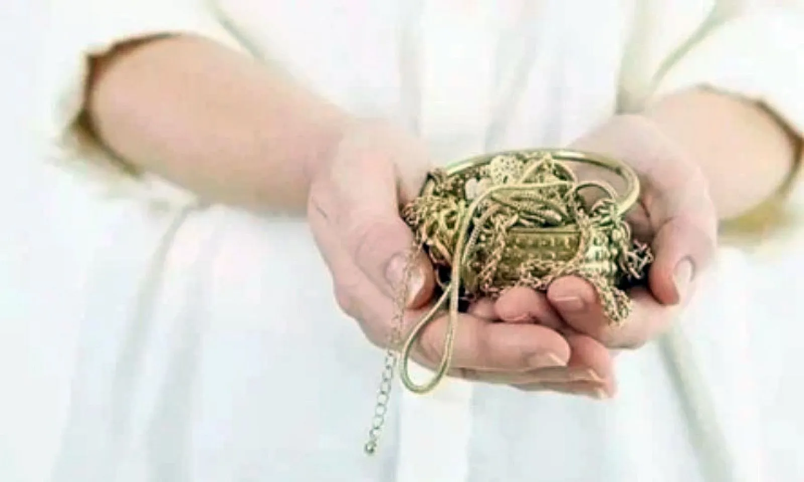 Chia tay mới phát hiện bạn trai tráo toàn bộ vàng thành đồ giả