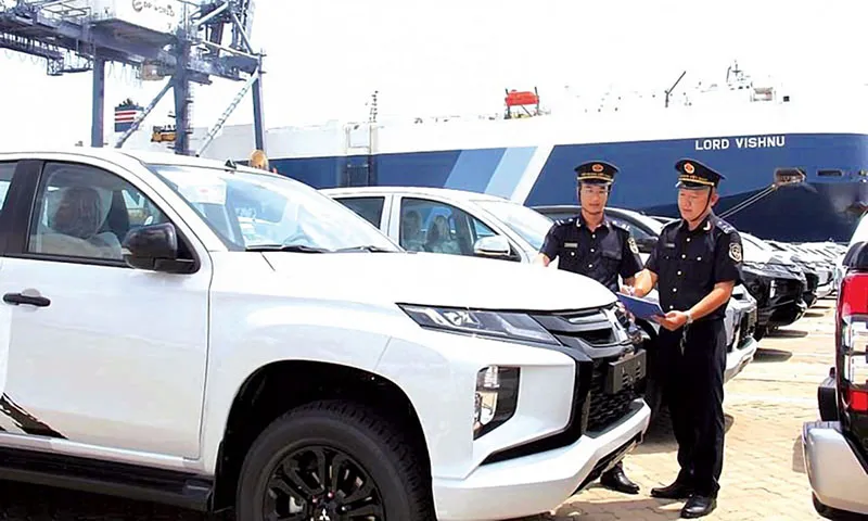 Xóa kẽ hở lách luật trong việc nhập khẩu ô tô quà biếu, tặng