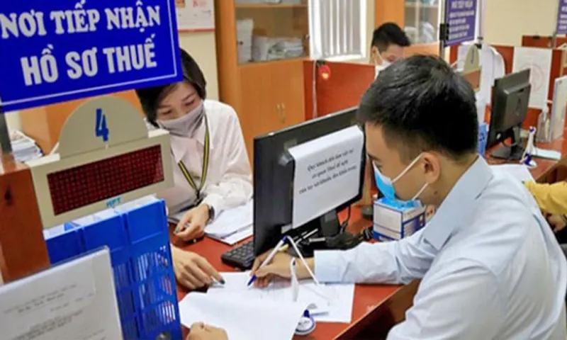 Lương thấp và áp lực khiến hàng chục ngàn viên chức nghỉ việc