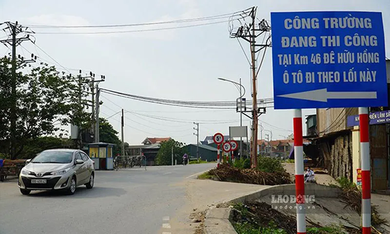 Lún, nứt mặt đê cấm xe tải trọng lớn đi qua