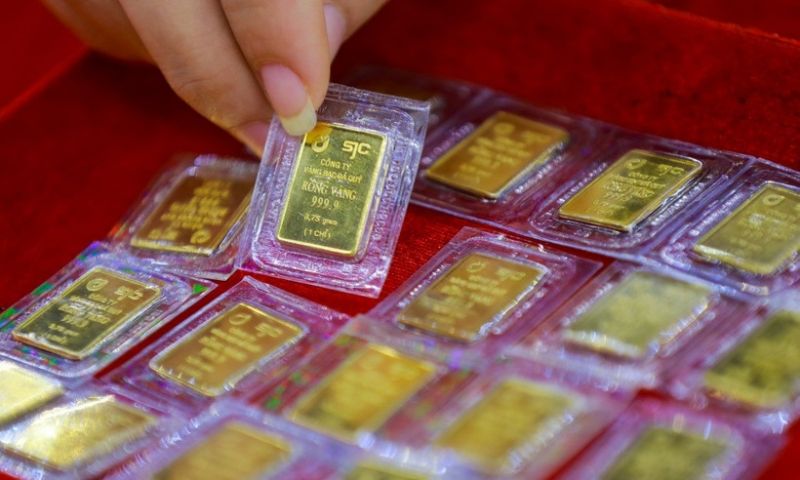 Vàng nhẫn giảm mạnh, SJC vẫn sát đỉnh lịch sử 