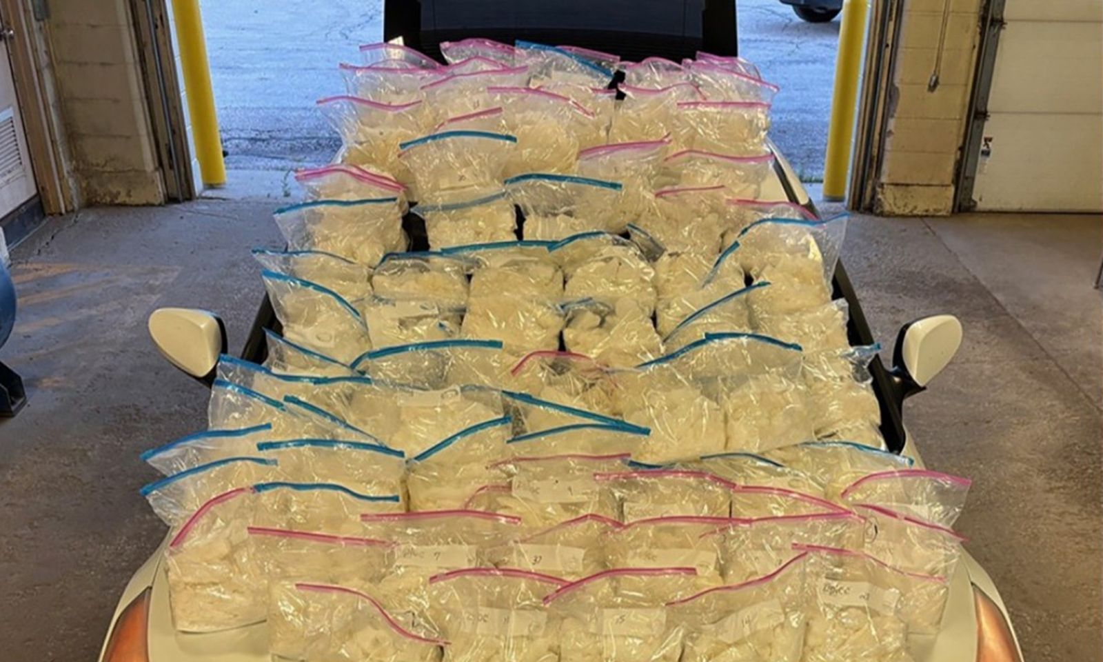 Mỹ bắt giữ một người nhập cư bất hợp pháp vận chuyển gần 100 kg ma túy đá trị giá 12 triệu đô la