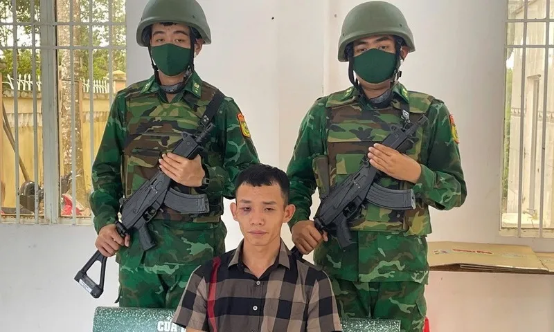 Tây Ninh: Bắt hai đối tượng vận chuyển, tàng trữ hơn 3,7 kg ma túy