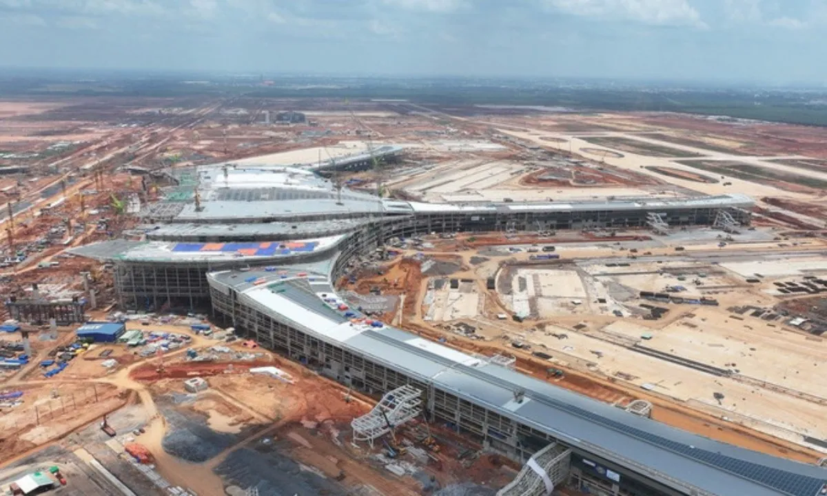 Thủ tướng: Nghiên cứu tàu điện ngầm kết nối sân bay Tân Sơn Nhất và Long Thành