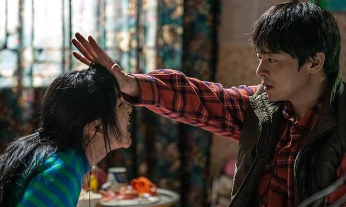 Zombie Cưng của Ba: Bom tấn ấm áp về tình ba con giữa thế giới zombie