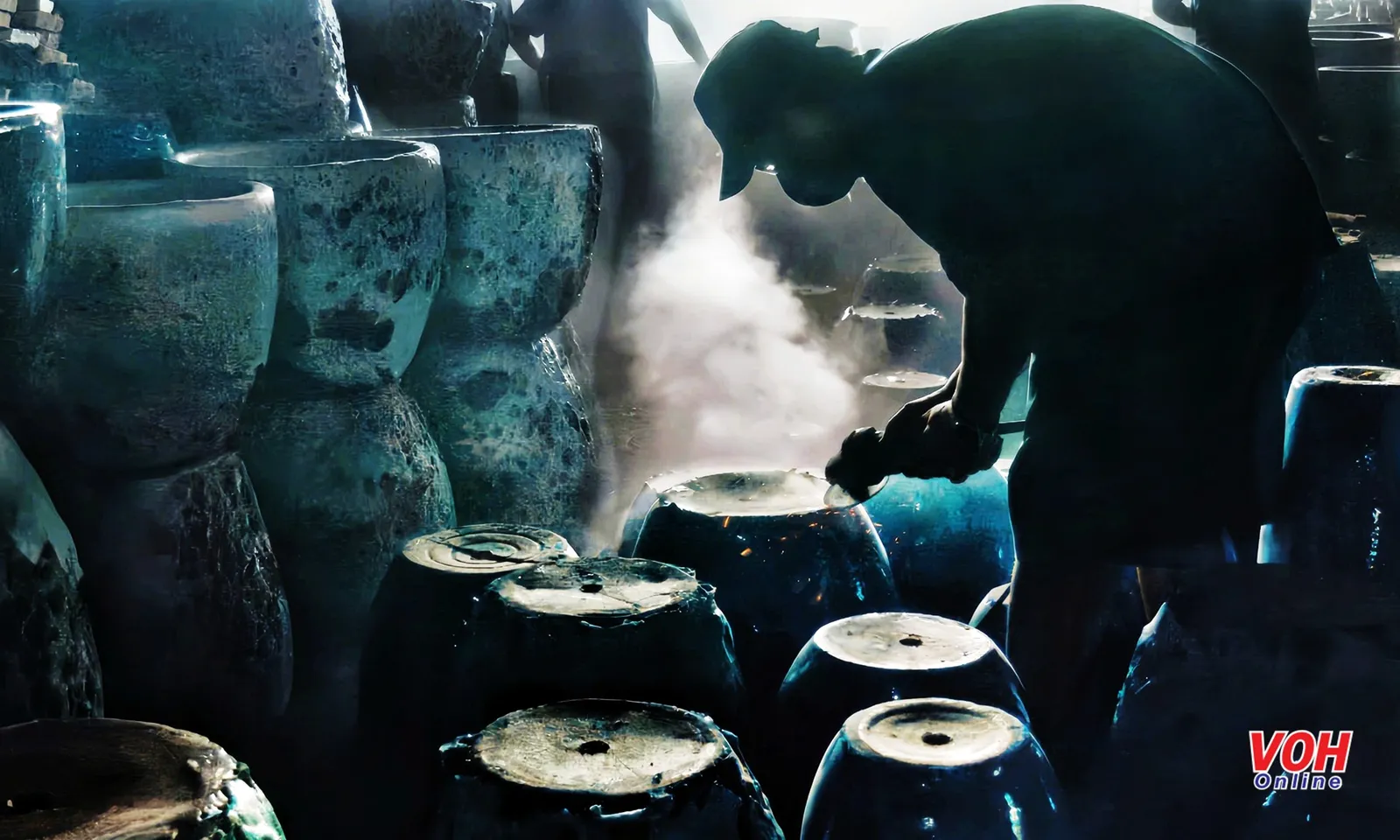 Thợ gốm Lái Thiêu: “Nghề gốm cực quá… nhưng lỡ yêu rồi không bỏ được”