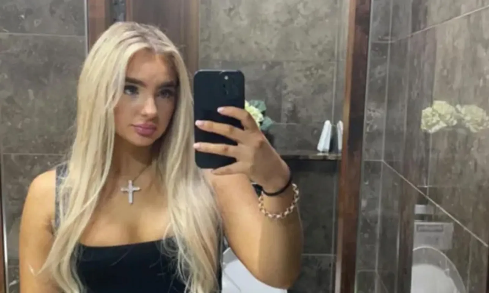 Nữ quản giáo Anh đối mặt án tù vì ‘quan hệ không phù hợp’ với tù nhân