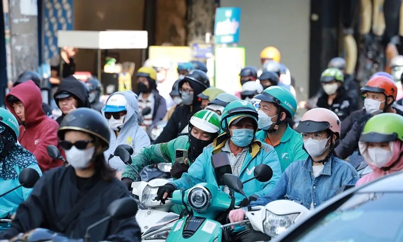 Điểm tin sáng 13/8: TPHCM đề xuất chuyển đổi xe xăng sang xe điện cho tài xế công nghệ