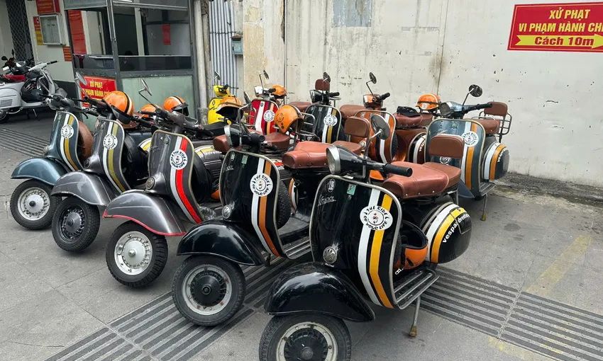 Xử phạt nghiêm vụ đoàn xe Vespa vượt đèn đỏ ở trung tâm TPHCM