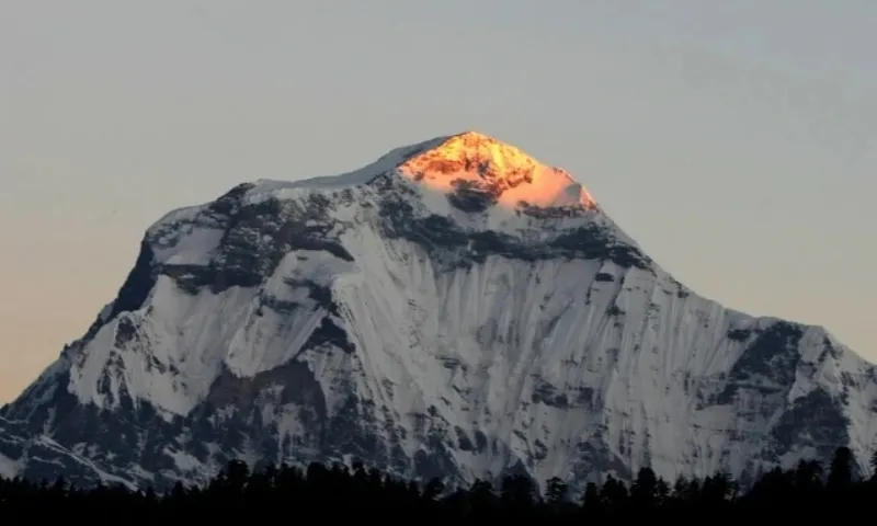 Nepal miễn phí leo gần 100 ngọn núi để hút du khách