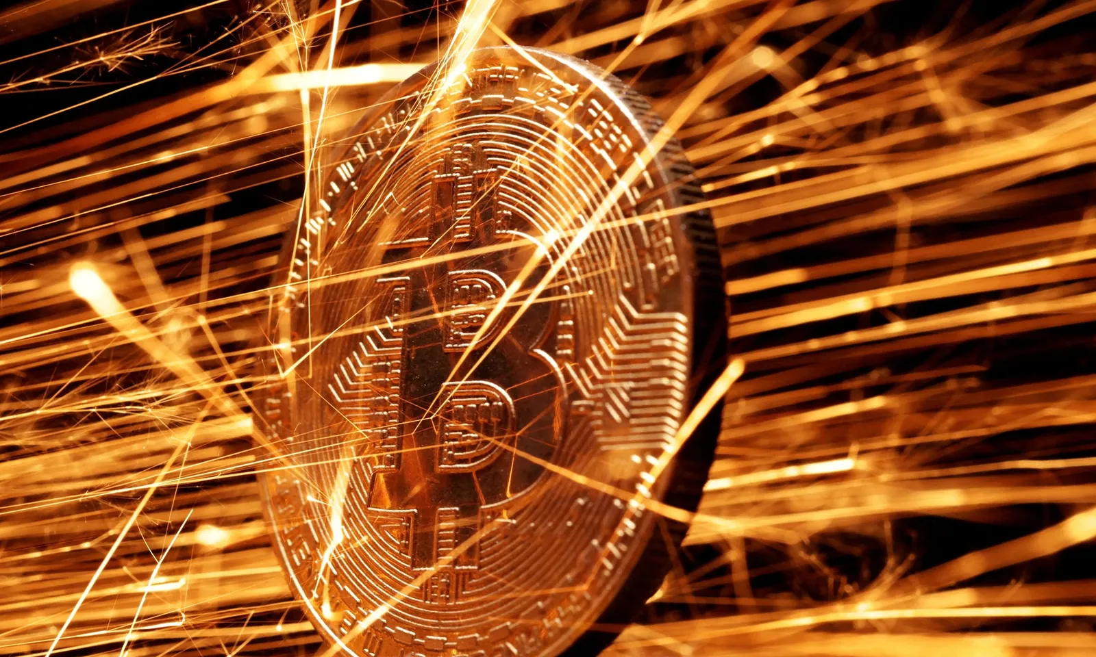 Bitcoin lập kỷ lục mới, vượt 124.000 USD