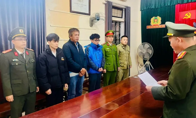 Cơ quan An ninh Điều tra Ảnh chụp Công an TP Huế khởi tố vụ án và bắt tạm giam các đối tượng - Ảnh Công an TP. Huế.
