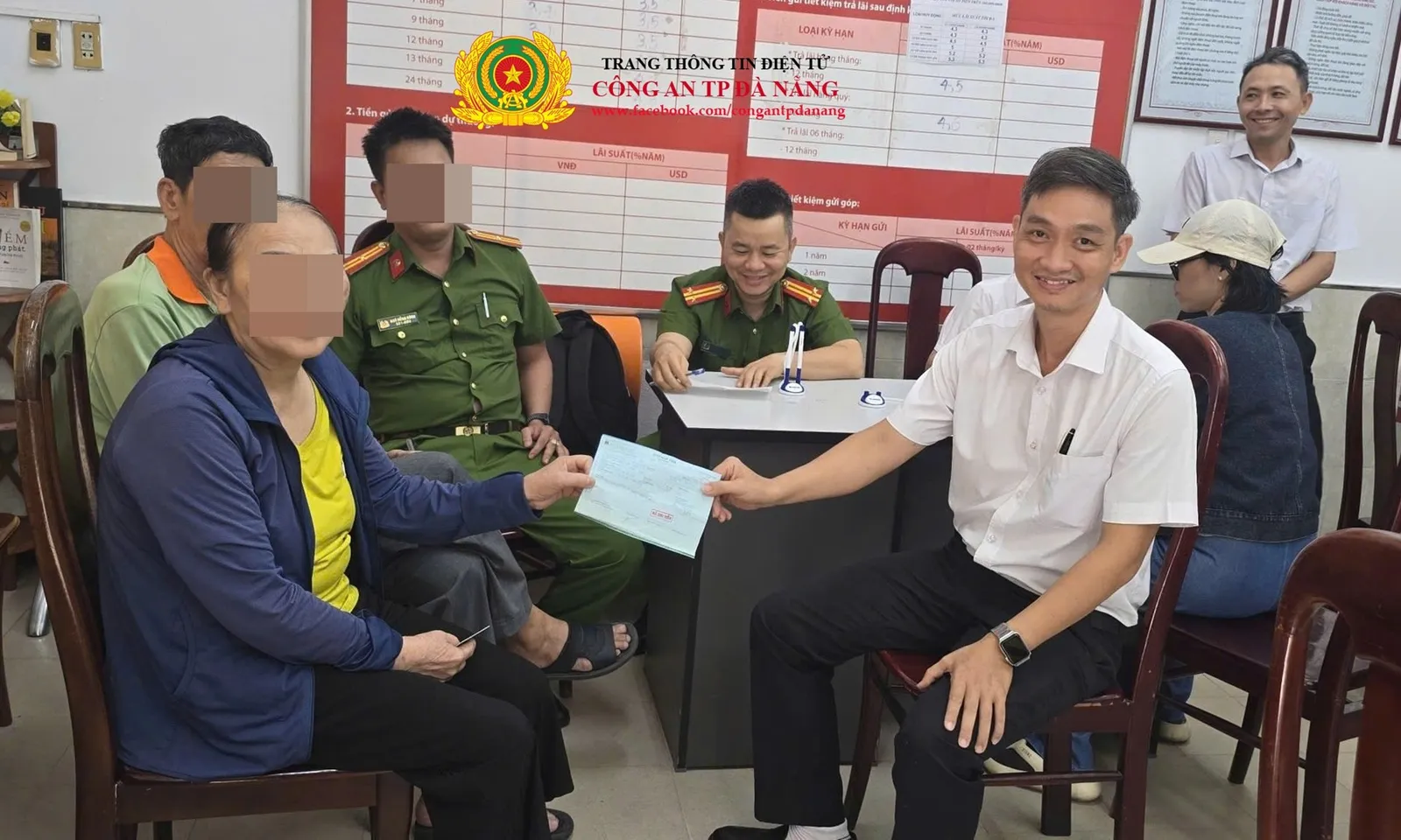 Kịp thời ngăn cụ bà chuyển 300 triệu đồng cho công an giả mạo