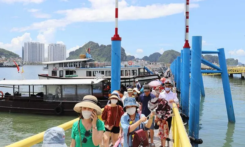 Du lịch Quảng Ninh bứt phá, 7 tháng đón 14,6 triệu lượt khách 