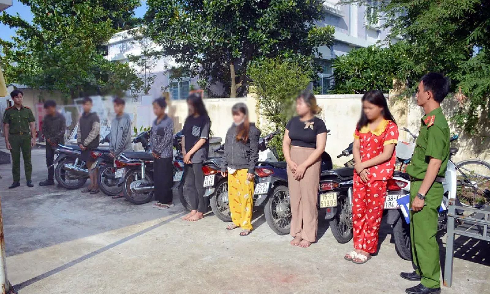 Bắt nhóm 7 thanh thiếu niên trộm cắp xe máy ở chung cư Đà Nẵng