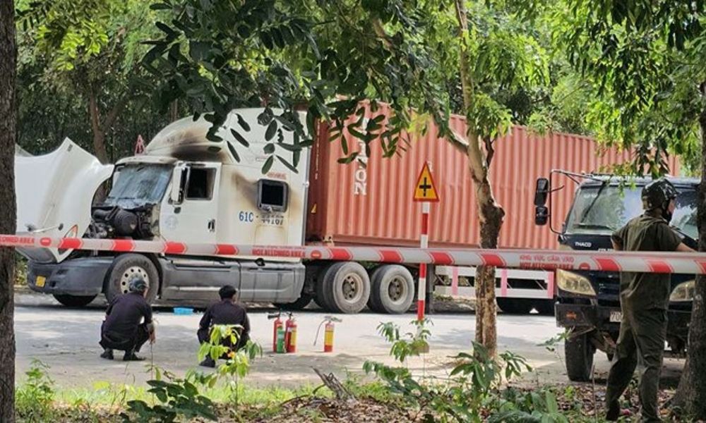 Mâu thuẫn tình cảm, người đàn ông tấn công đôi nam nữ rồi tự sát
