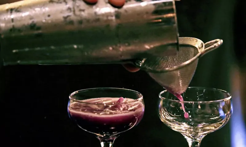 13 người chết và hàng chục người cấp cứu do ngộ độc rượu ở Kuwait