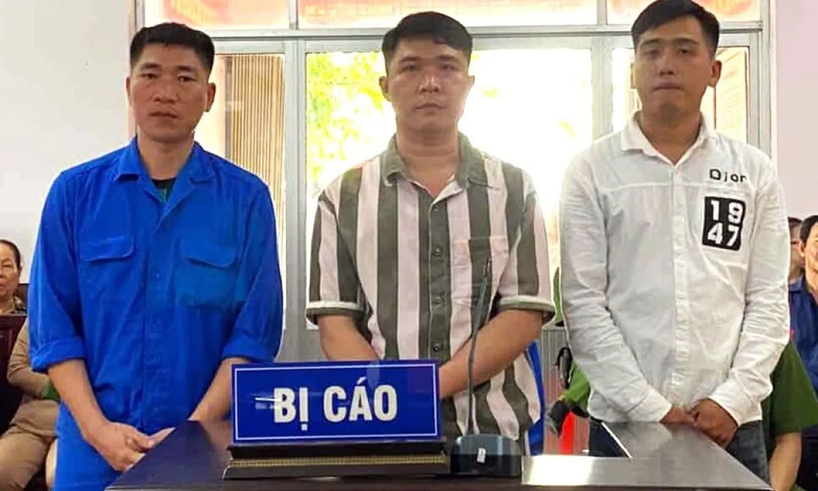 Lãnh án tù vì rủ nhau đi chém người