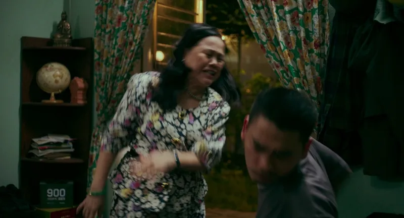 pha-dam-sinh-nhat-me-hoa-tang-le-voi-nhieu-cu-twist-gay-soc 20250815-091534-16