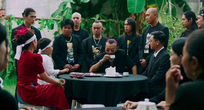 pha-dam-sinh-nhat-me-hoa-tang-le-voi-nhieu-cu-twist-gay-soc 20250815-091534-21