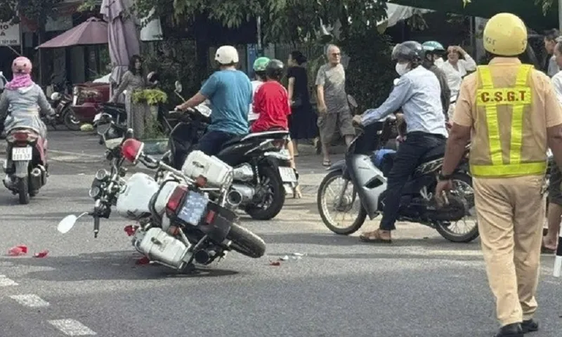 tấn công CSGT đạp đổ xe CSGT