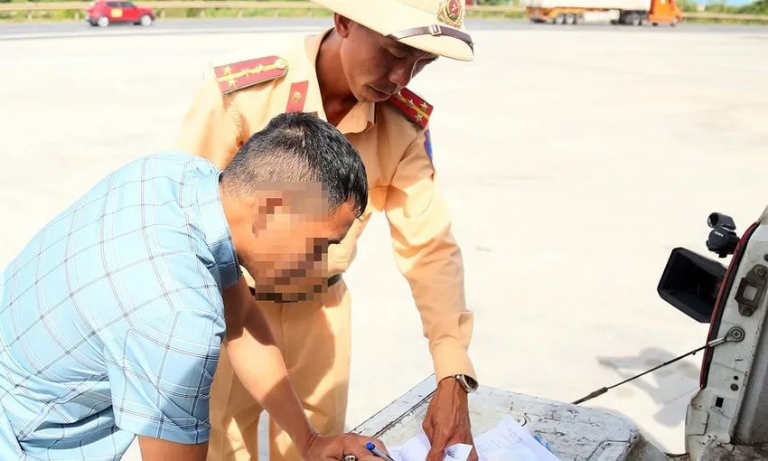 Xe tải chở quá tải hơn 400% bị phạt 333 triệu đồng tại Quảng Trị