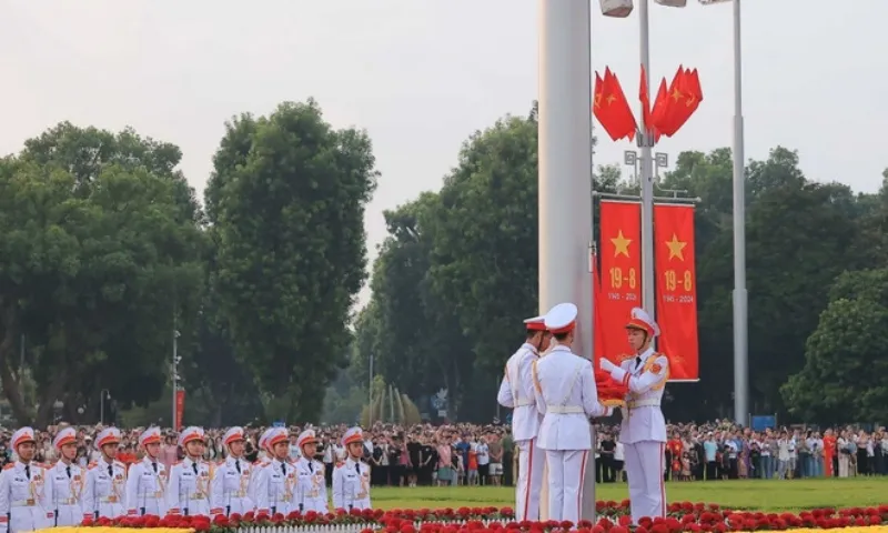 Lễ Thượng cờ trên Quảng trường Ba Đình: Linh thiêng và tự hào