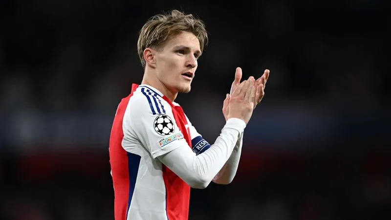 Martin Odegaard vẫn được tin tưởng trao băng thủ quân Arsenal. Ảnh: Internet