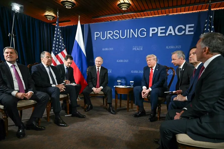 thuong-dinh-alaska-trump-putin-4-large-17552874017312143862421