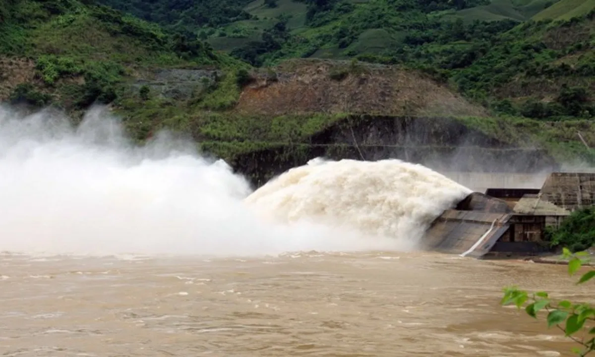 Đóng 1 cửa xả đáy hồ thủy điện Sơn La lúc 20 giờ tối nay