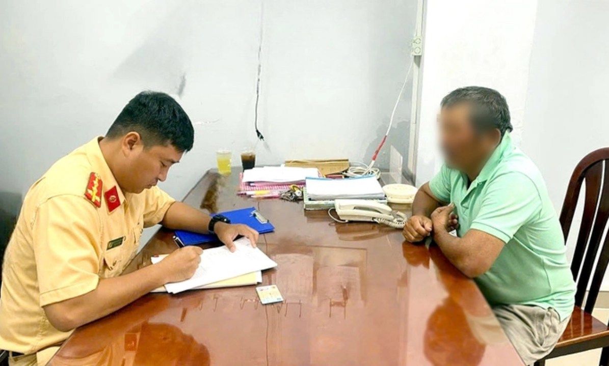 Xử phạt chủ đàn bò để bò đi vào hầm sông Sài Gòn