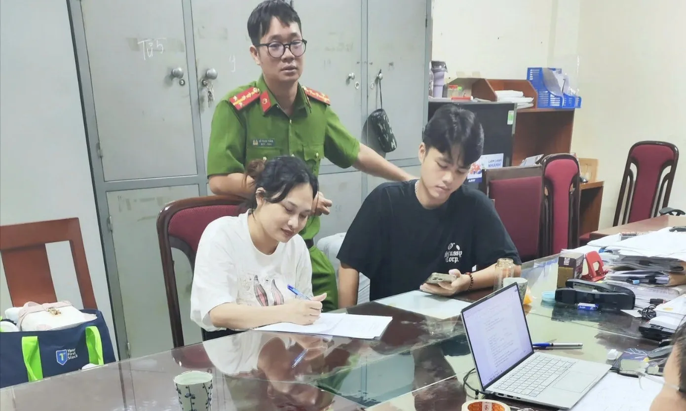 Bộ Công an dẫn giải vợ “Mr Hunter” trong vụ lừa đảo 5.300 tỷ đồng