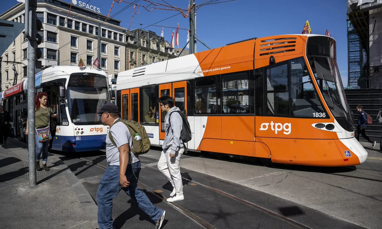 Thụy Sĩ miễn phí giao thông công cộng ở Geneva để ứng phó ô nhiễm không khí