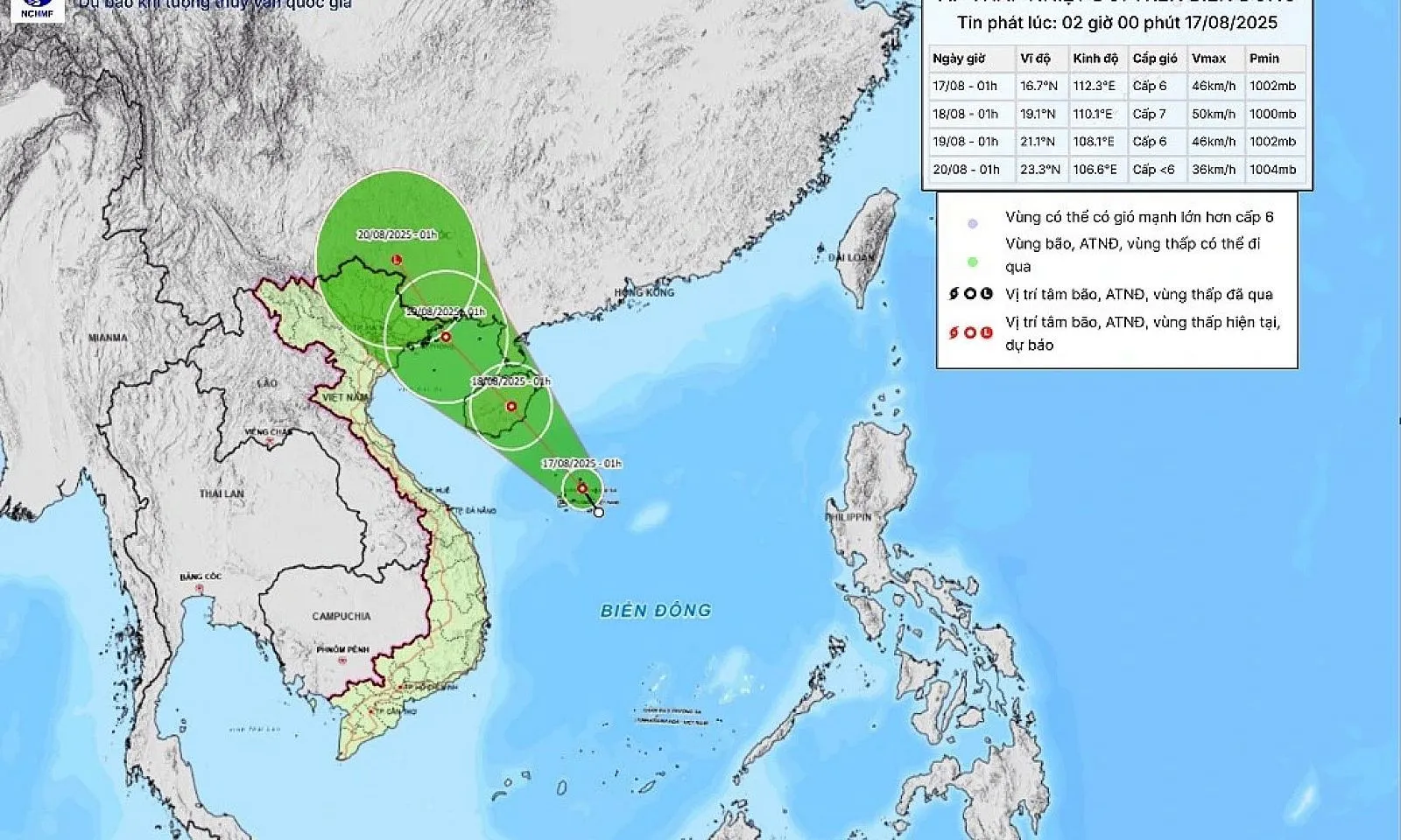 Áp thấp nhiệt đới trên Biển Đông gây sóng cao, nguy cơ mưa lớn diện rộng