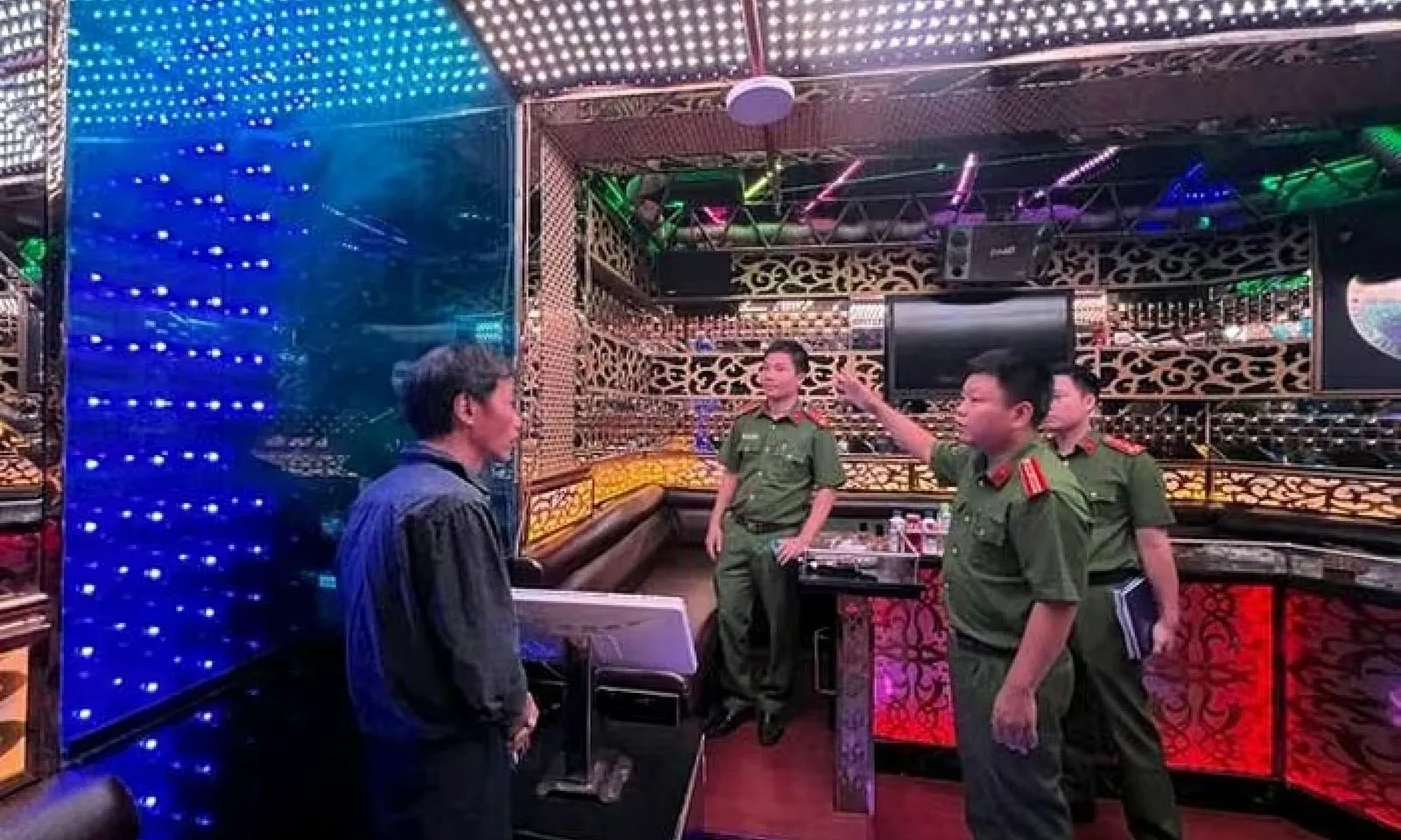 Hà Nội: Nhiều cơ sở karaoke vi phạm, UBND TP chỉ đạo siết chặt quản lý  