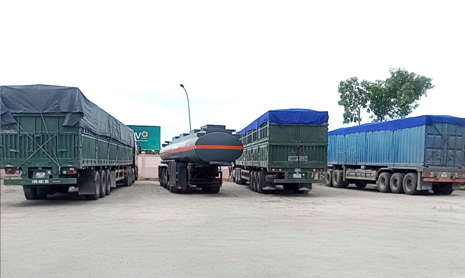 Đắk Lắk: Phát hiện 3 xe đầu kéo chở cát quá tải, có xe vượt gần 300%