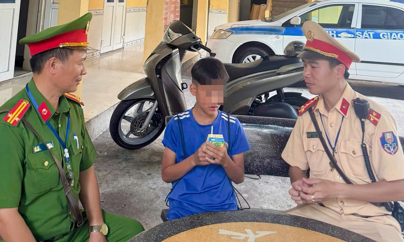 Hỗ trợ cháu bé đi lạc từ Bắc Ninh đến Hà Nội trở về với gia đình