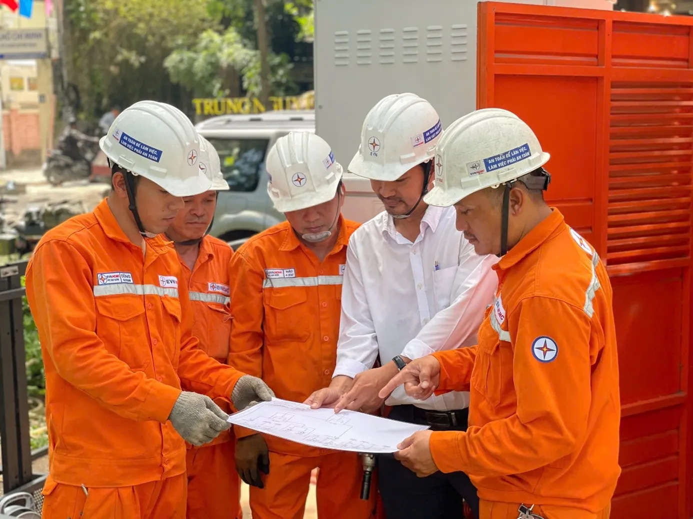 hinh-minh-hoa-cac-phuong-an-cung-cap-dien-cho-ky-thi-tn-thpt-duoc-evnhcmc-chuan-bi-ky-luong-ngay-25062025_20250818153603