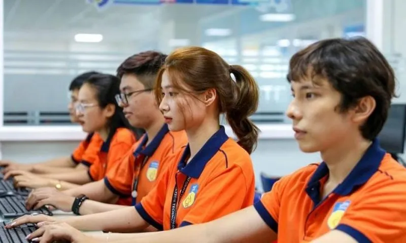 Điểm chuẩn 2025: Ngành hot giữ nhiệt, cửa hẹp vào CNTT, Báo chí, 