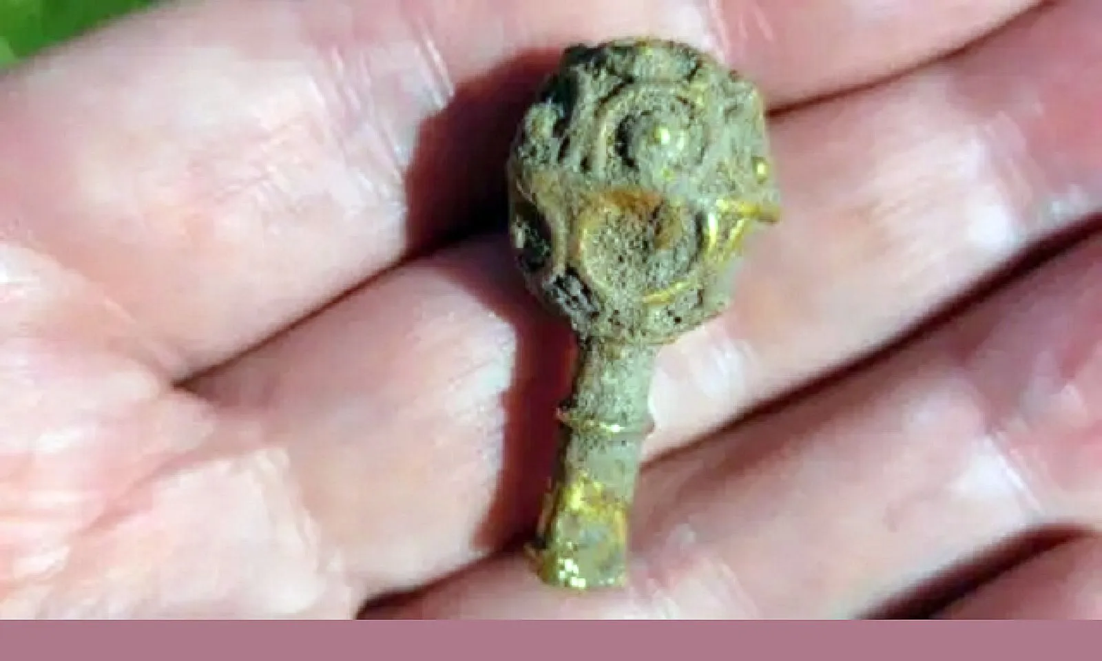 Nữ sinh viên phát hiện kho báu vàng quý hiếm