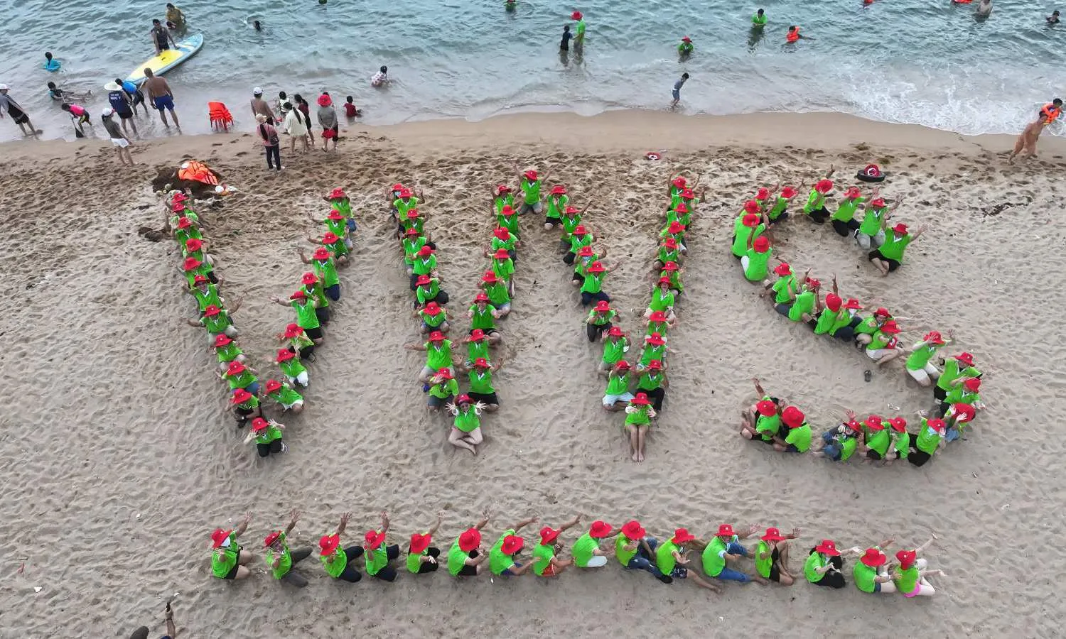 VWS đưa 400 gia đình công nhân viên đến Vĩnh Hy, vừa nghỉ dưỡng vừa chung tay làm sạch biển