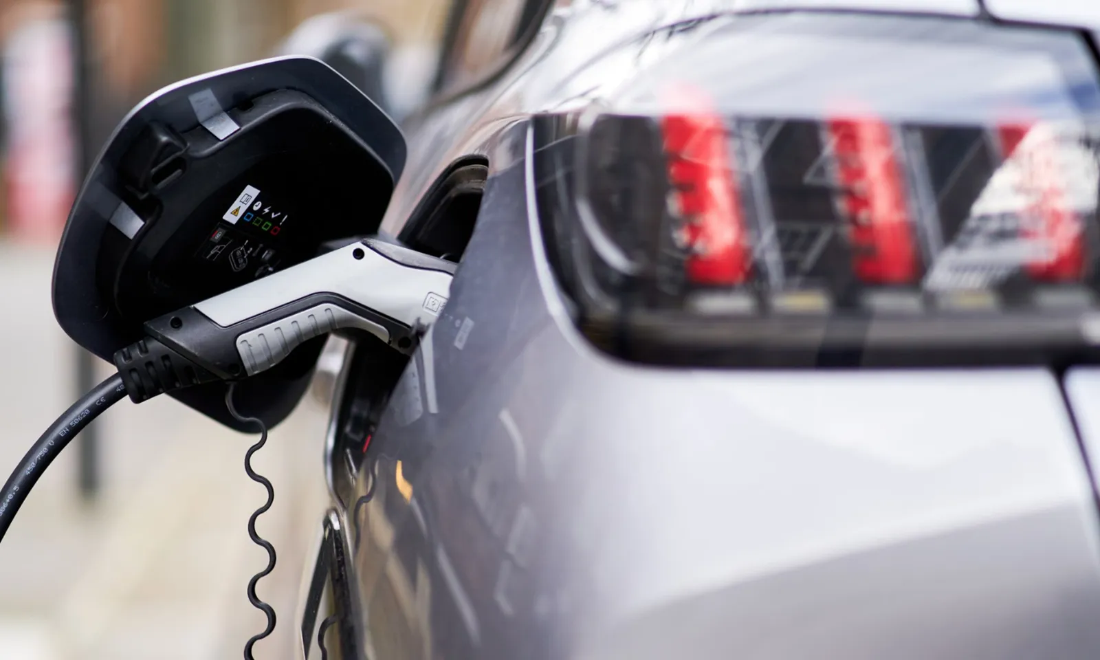 Kỷ lục gần 600.000 xe điện được bán ở Tây Âu trong 3 tháng