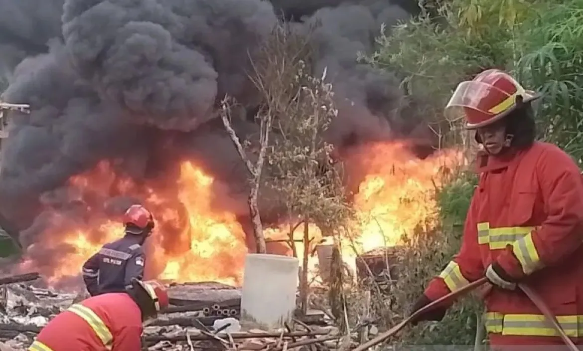 Cháy giếng dầu trái phép ở Indonesia, ít nhất 3 người thiệt mạng