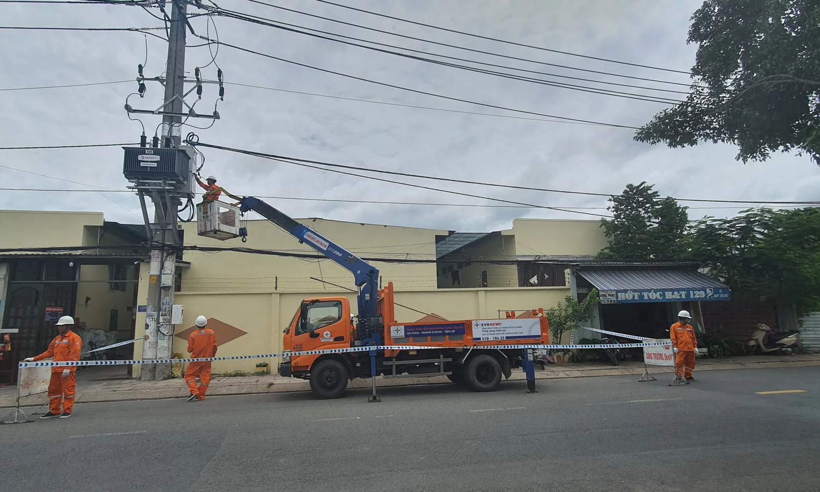 Ngành Điện lực TPHCM: Chung tay xây dựng nông thôn mới