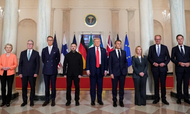 Ông Trump bất ngờ dừng họp với ông Zelensky và lãnh đạo châu Âu