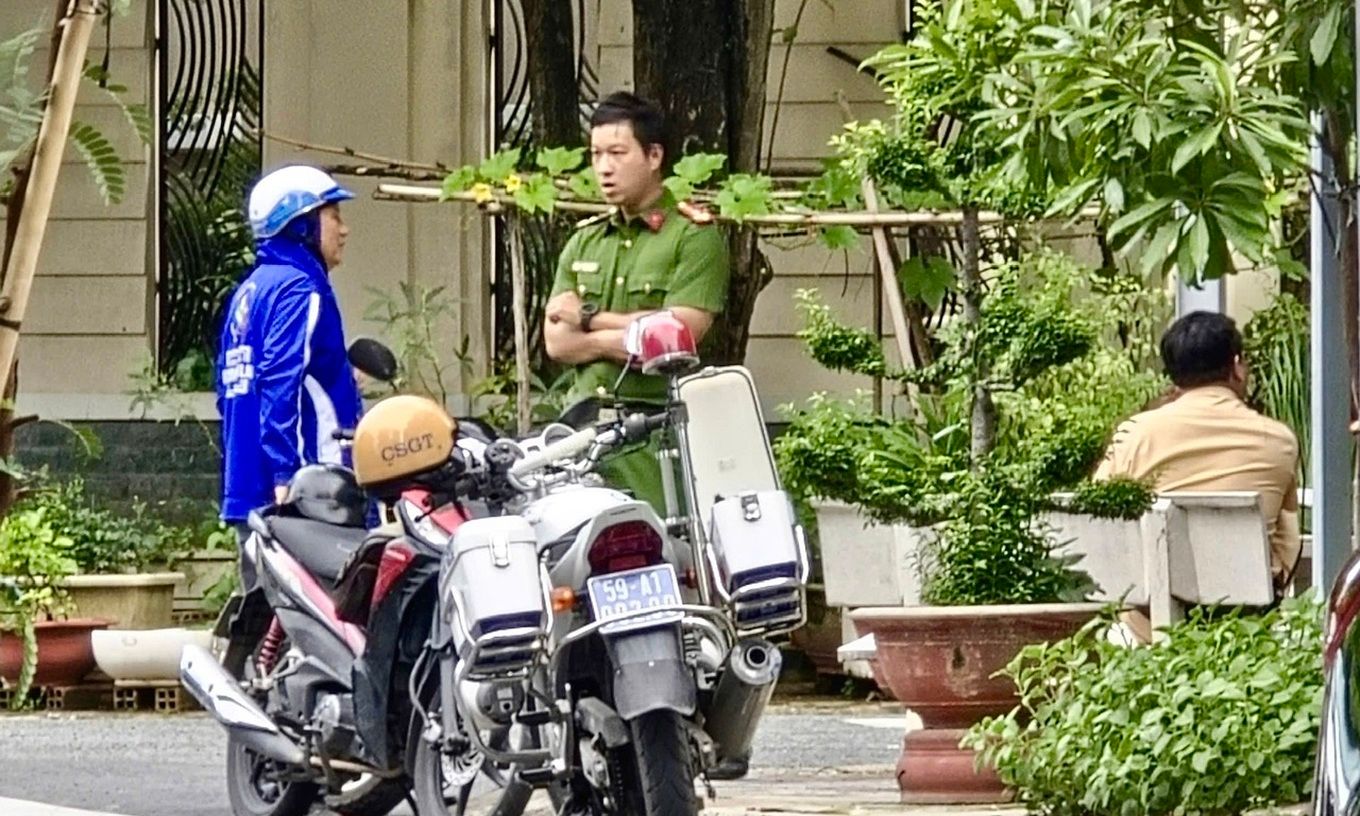 Công an TPHCM xử lý nhóm người chặn đường chơi cầu lông gây cản trở giao thông