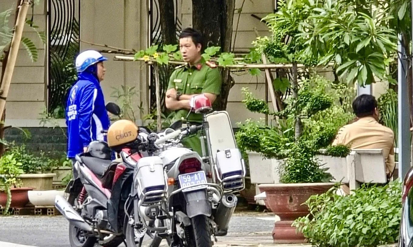 Công an TPHCM xử lý nhóm người chặn đường chơi cầu lông gây cản trở giao thông