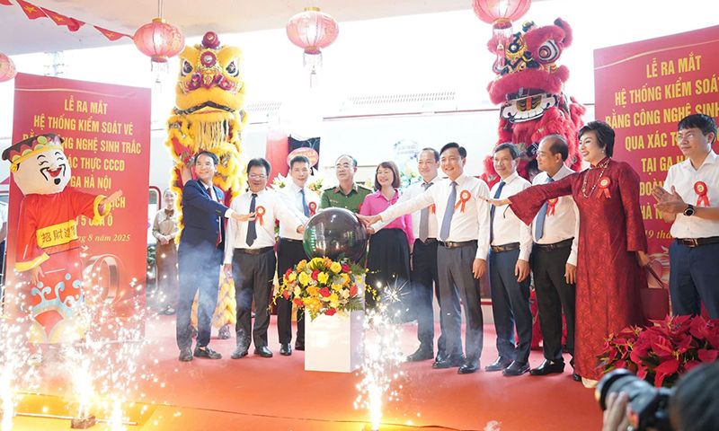Hà Nội: Ra mắt Đoàn tàu 5 cửa ô và soát vé bằng công nghệ sinh trắc học
