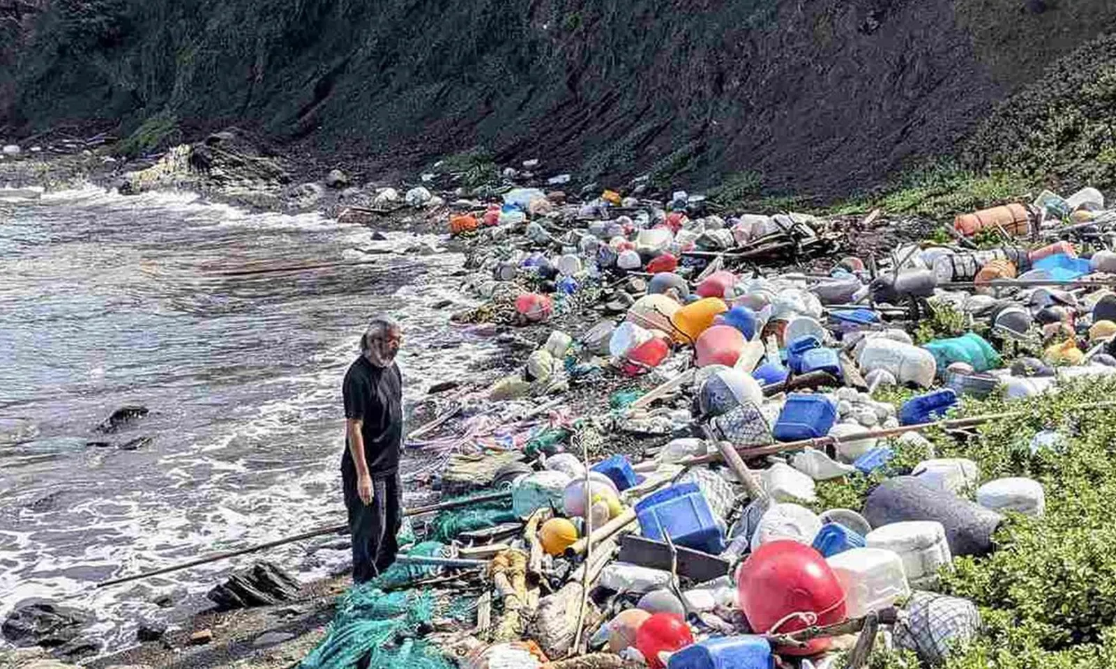 Rác thải nhựa từ châu Á tràn vào bờ biển Nhật Bản